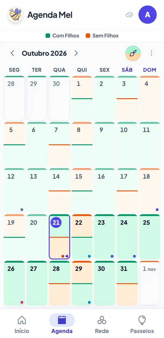 Tela Agenda: o mês de outubro com cada dia pintado de verde (com filhos) ou laranja (sem filhos) e as trocas marcadas.